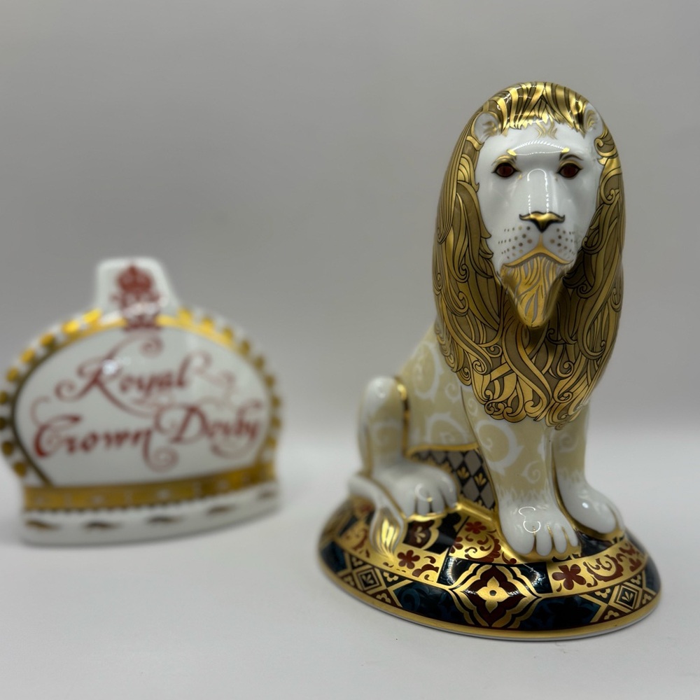 Royal Crown Derby "Heraldic Lion" limited edition 1640 of 2000 by Louise Adams